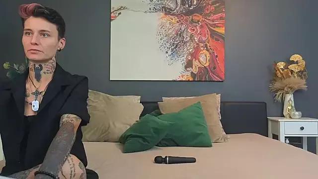 SellenaAndKenny on StripChat 