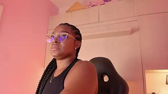 tamaraa_smiith on StripChat 