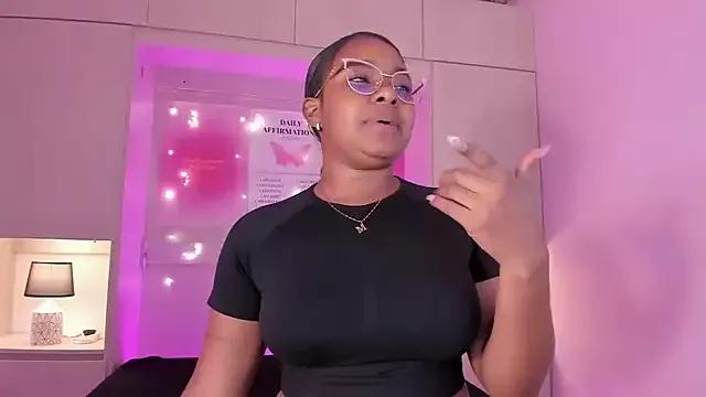 tamaraa_smiith on StripChat 
