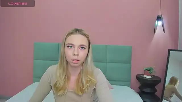 TessaAdorable on StripChat 