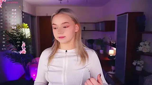 ZaraCreedon on StripChat 