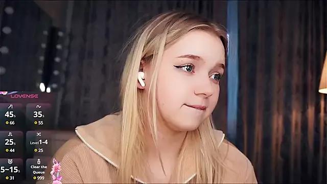 ZaraCreedon on StripChat 