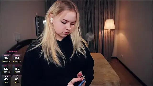 ZaraCreedon on StripChat 
