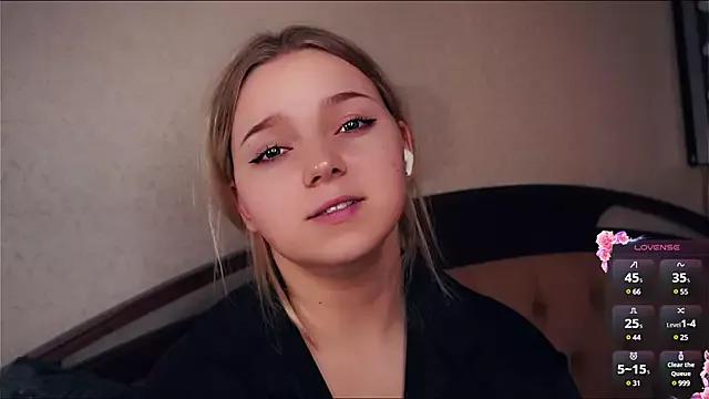 ZaraCreedon on StripChat 